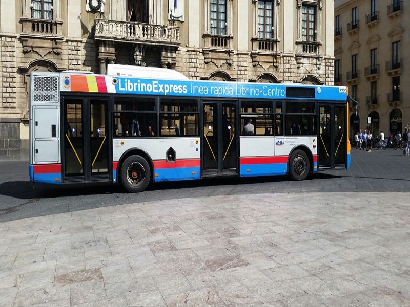Librino, primi autobus all’interno dell’ospedale San Marco. Bellavia: “Un vantaggio per gli utenti”