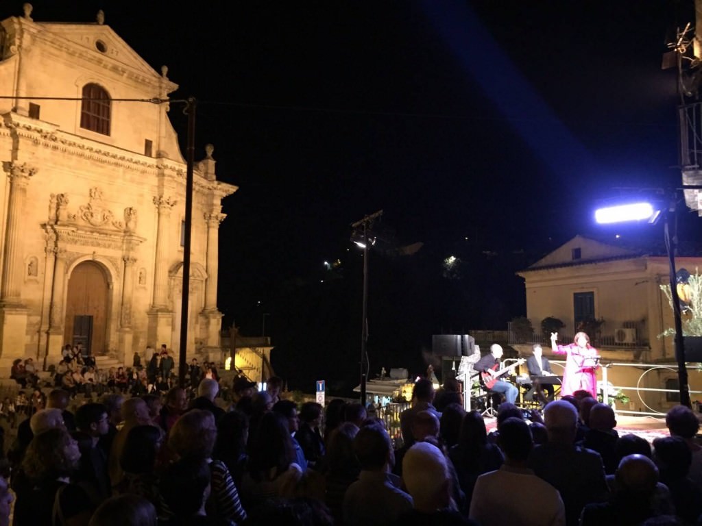 Ragusa, un successo la prima serata di “Scale del gusto”