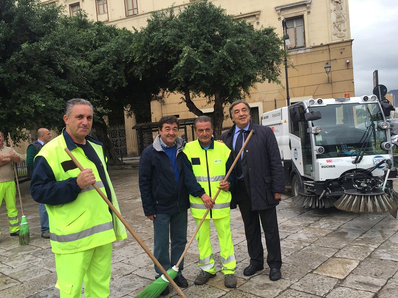 Palermo, rifiuti e decoro urbano:  nuovi mezzi e cassonetti