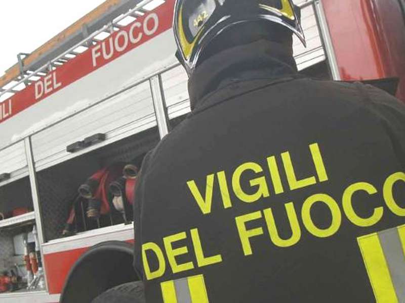 In fiamme appartamento a Catania: salvato un uomo non vedente