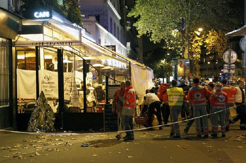 Stragi di Parigi, tutta la Sicilia a lutto. Le lacrime di Crocetta
