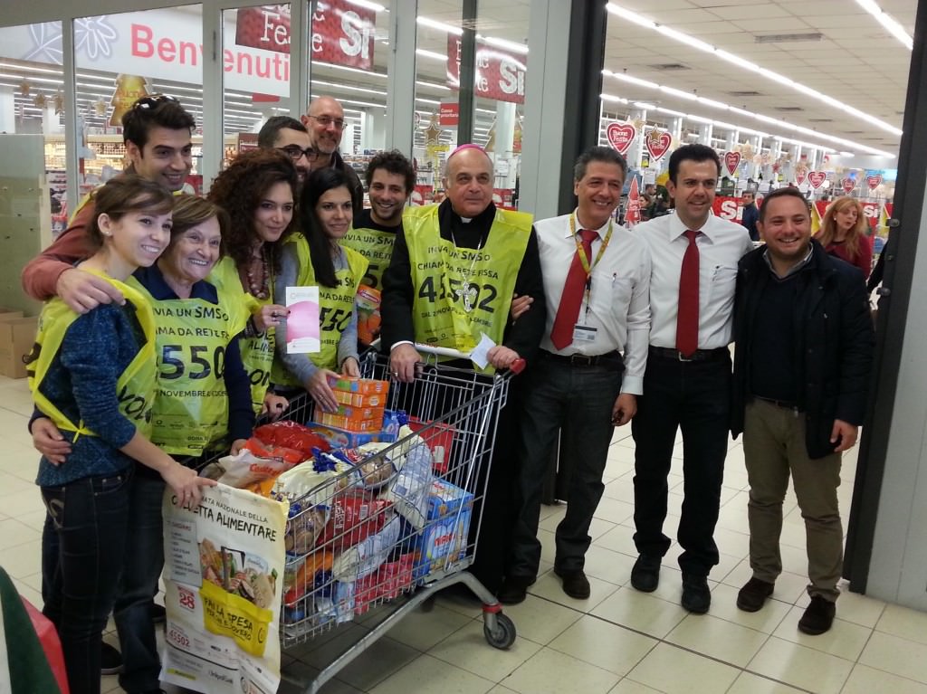 Catania, anche l’arcivescovo Gristina alla colletta alimentare