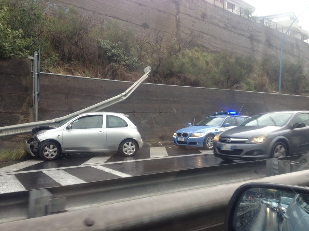 Incidenti stradali, allagamenti, crolli: Catania e provincia in ginocchio