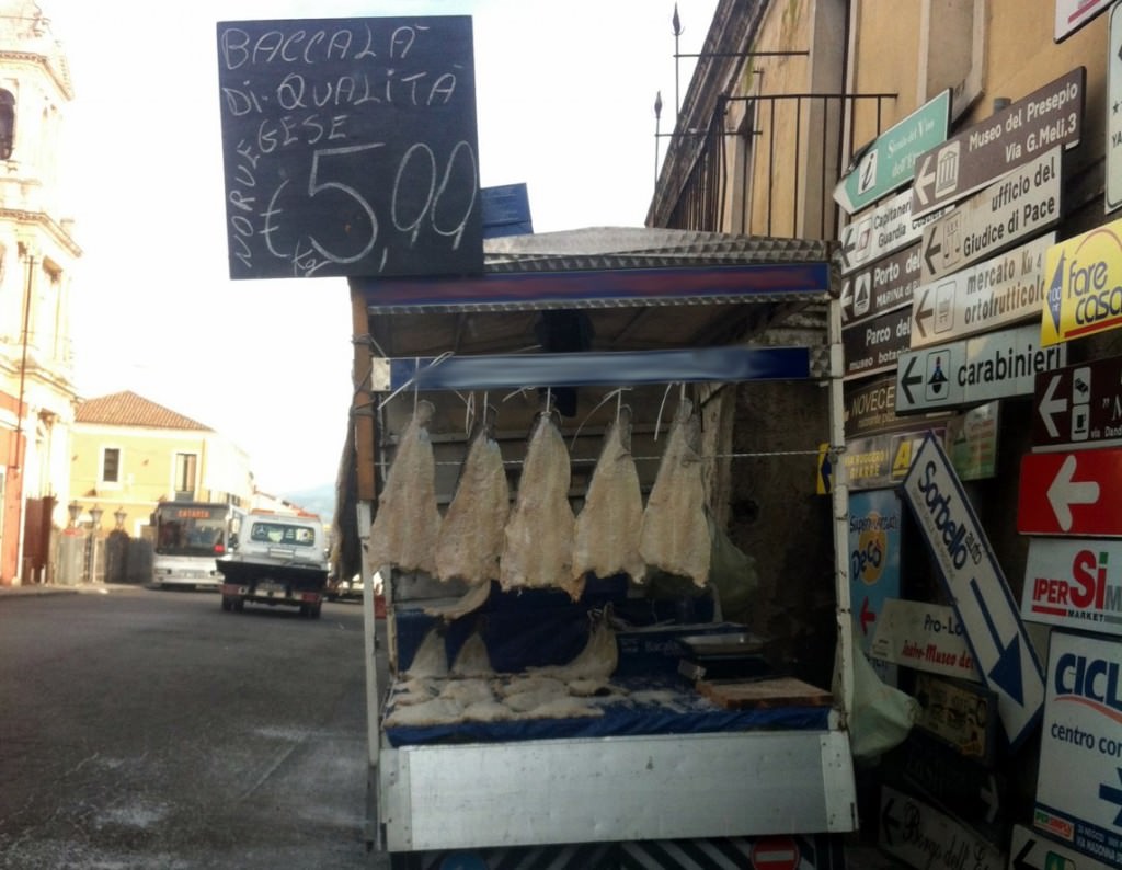 “Attenzione all’etichetta”: sequestrato falso baccalà a Riposto