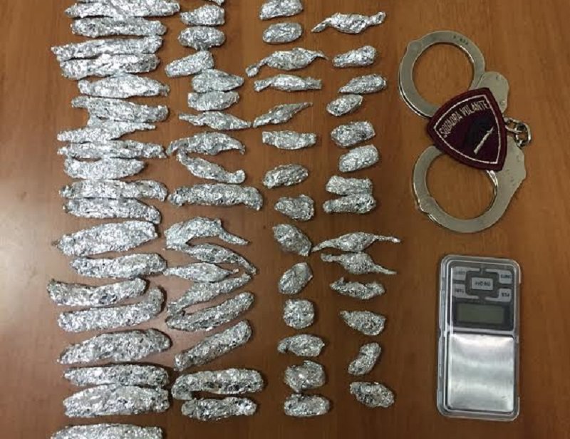 Spaccio di marijuana in appartamento: pregiudicato riesce a fuggire Spaccio di marijuana in appartamento: pregiudicato riesce a fuggire