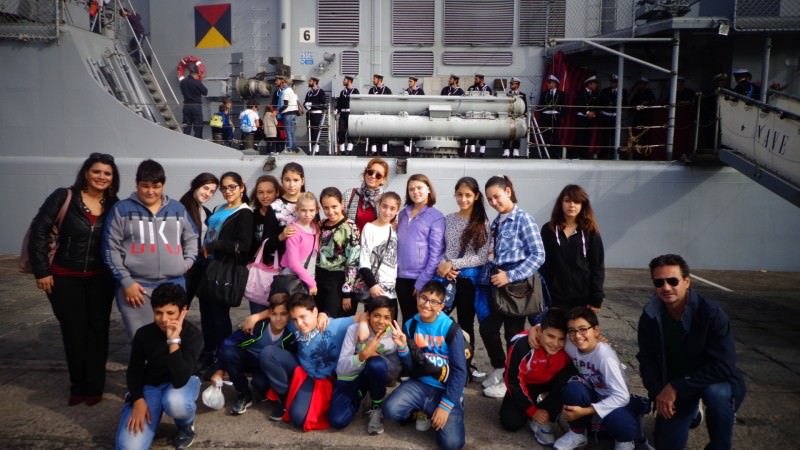 Catania, studenti visitano la nave “Maestrale” della Marina Militare