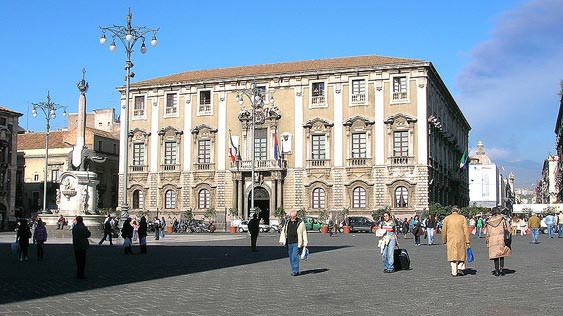 Giornata delle malattie rare, a Catania Palazzo degli Elefanti si illumina di arancione