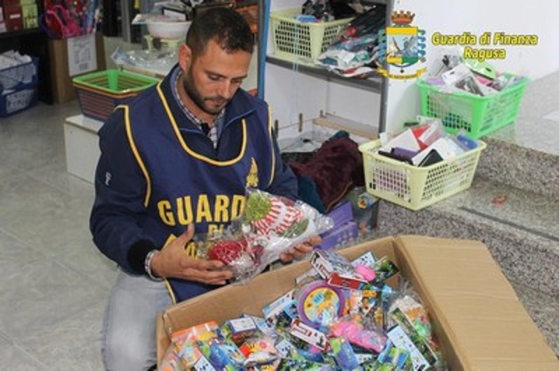 “Natale sicuro”: sequestrati 95 mila articoli da regalo