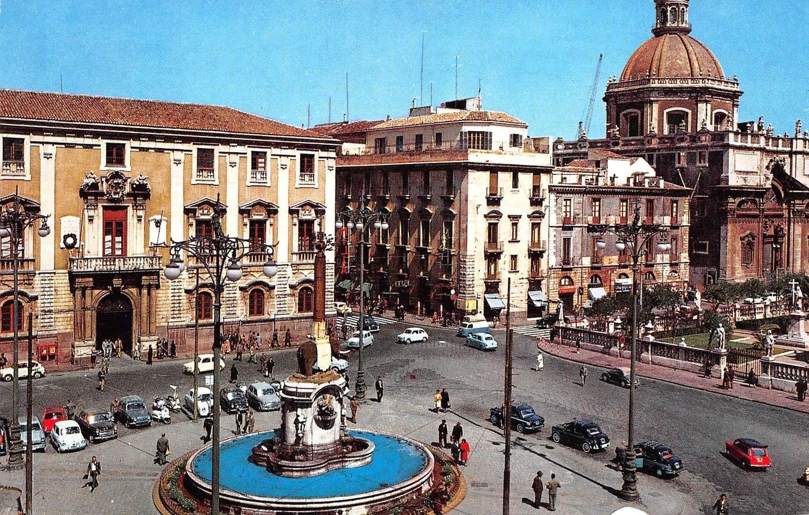 Piazza Duomo, summa dell’autorità civile e religiosa a Catania