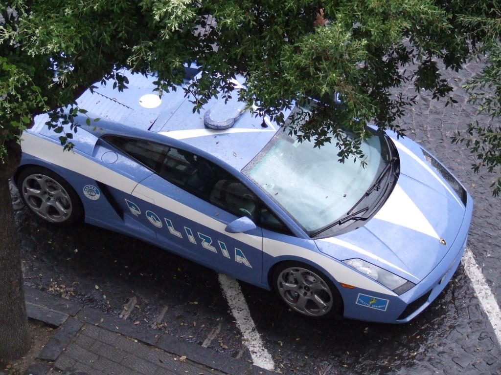 A Catania si torna a sparare, agguato sotto casa: pregiudicato ferito alla testa, è in gravissime condizioni