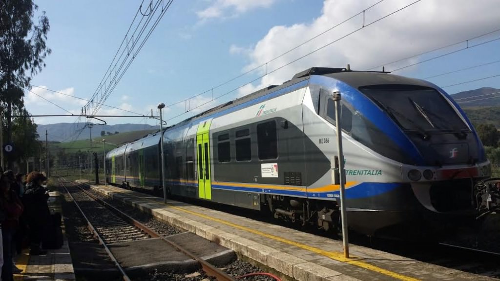 5 ore e mezza da Catania a Palermo in treno: l’ennesimo ritardo sulla rete ferrata
