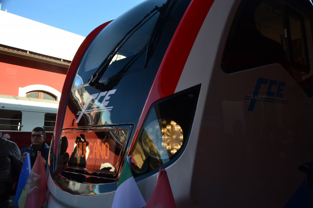 Treni Vulcano della Ferrovia Circumetnea tra ammirazione e contestazione