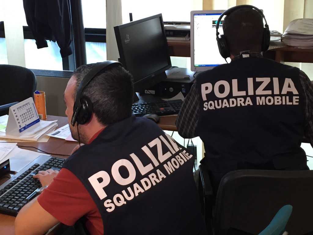 Minacce e violenza per ottenere denaro: tre pluripregiudicati finiscono in manette