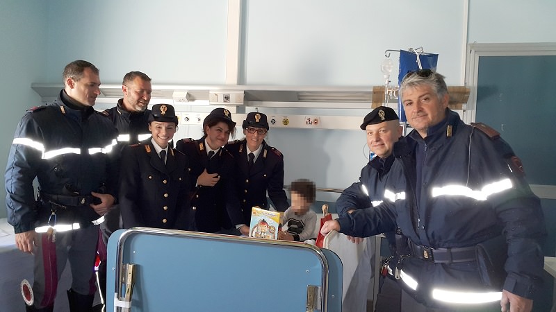 Palermo: Polizia raccoglie fondi per bambini ricoverati al Civico