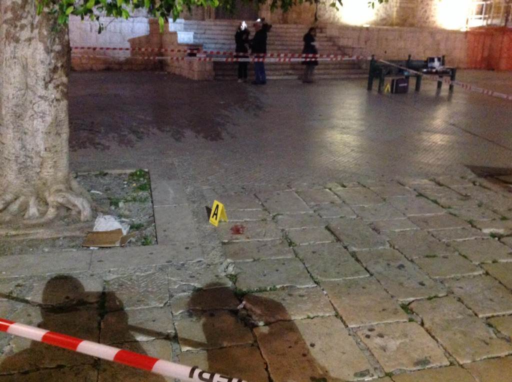 Gela, tassista ucciso in pieno centro. Notte di interrogatori per cercare il movente