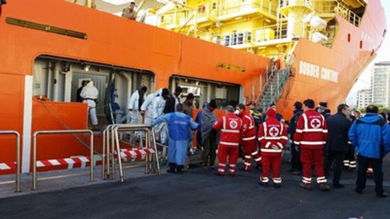 Viaggi della speranza: 931 immigrati arrivati al porto di Palermo