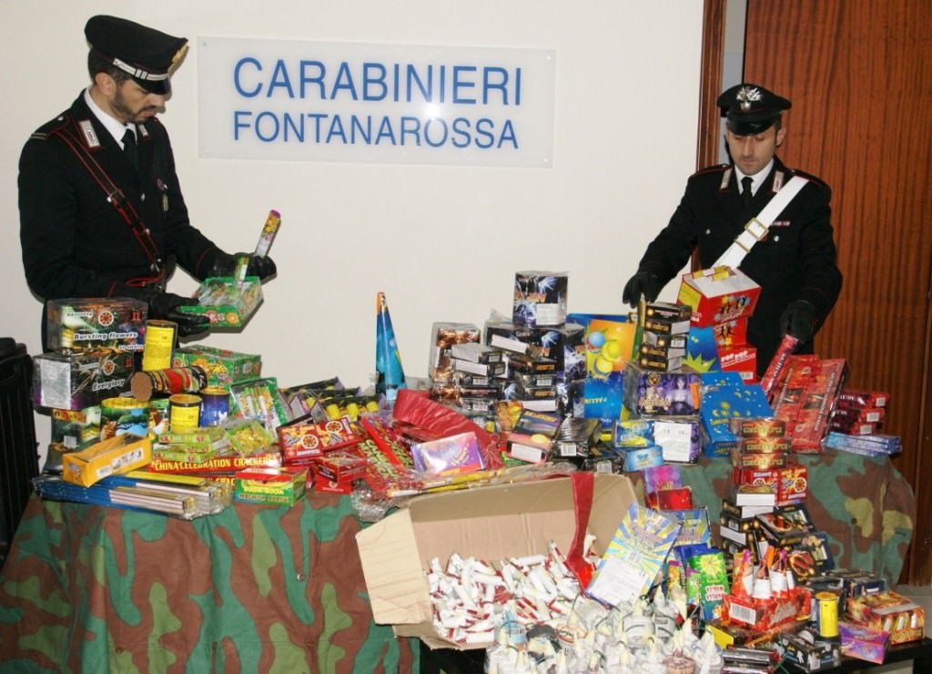Donna denunciata: possedeva oltre 150 kg di fuochi pirotecnici