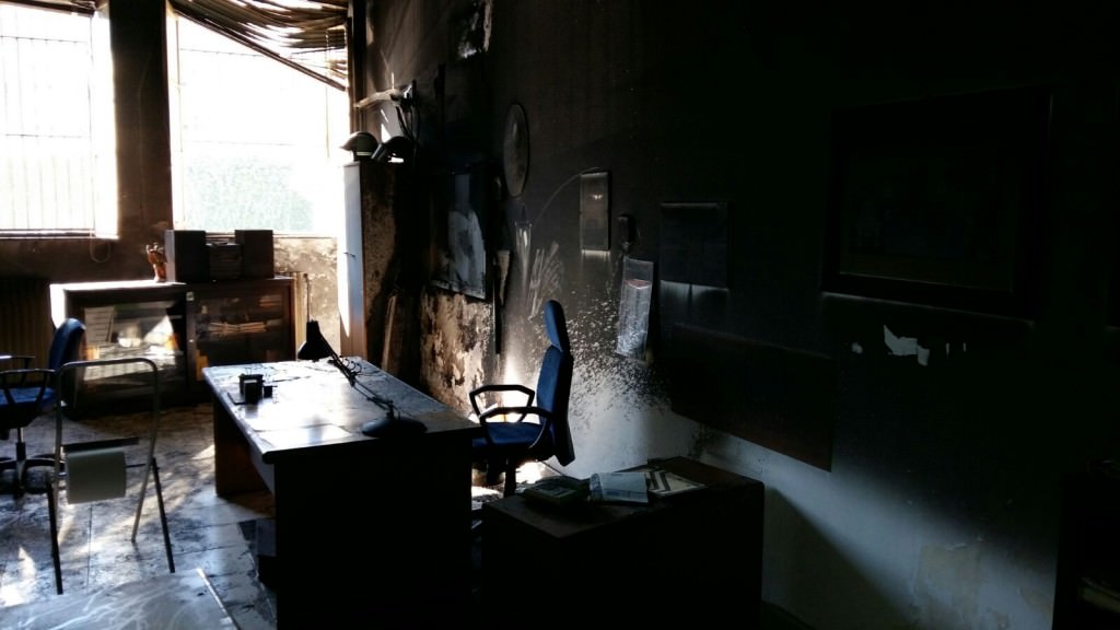 Catania, incendio nei magazzini del Reparto Mobile della Polizia
