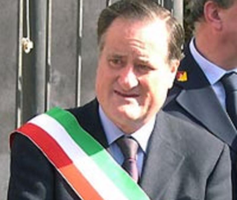 L’addio di Bronte al “suo” Turi Leanza L’addio di Bronte al “suo” Turi Leanza