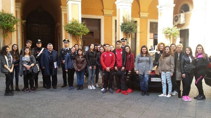 Catania, studenti della “Lucia Mangano” nella caserma dei Carabinieri