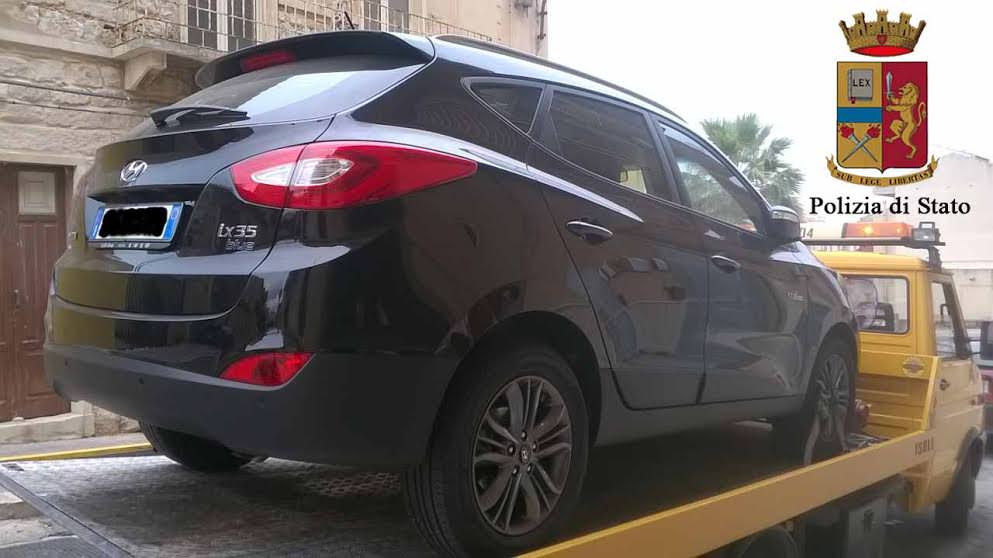 Comiso, la Polizia confisca un’auto nuova da 25mila euro a uno spacciatore tunisino