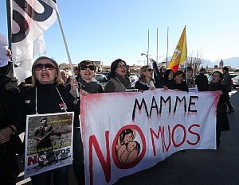 Polemica No Muos: mamme presentano esposto a Caltagirone contro due esperti Polemica No Muos: mamme presentano esposto a Caltagirone contro due esperti
