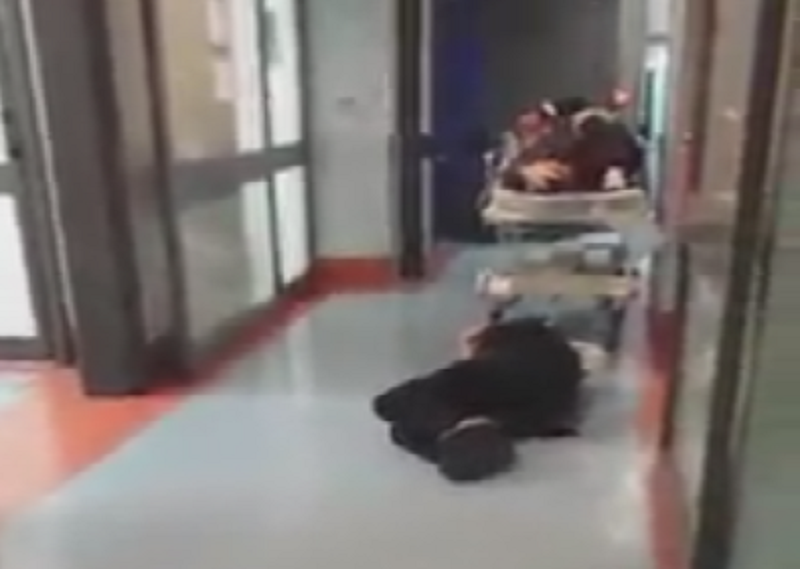Paziente steso a terra al Garibaldi: chiesto intervento ministro sanità