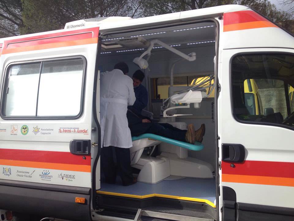 Belpasso: cure dentistiche gratis nel Camper del Sorriso Belpasso: cure dentistiche gratis nel Camper del Sorriso