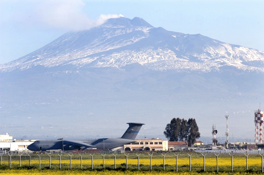 Guerra in Ucraina, l’Italia rafforza la difesa NATO: quale ruolo per la base di Sigonella?