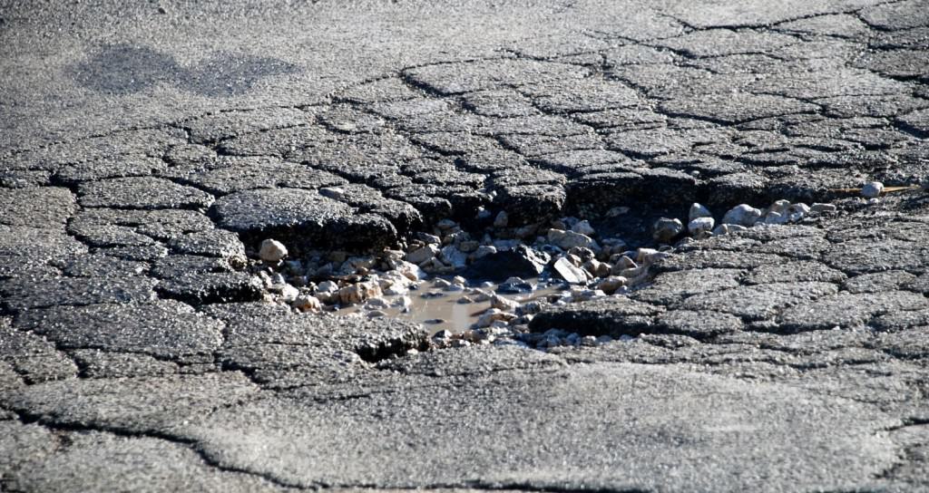 Buche, dossi e avvallamenti. “Catania non è una città sicura”