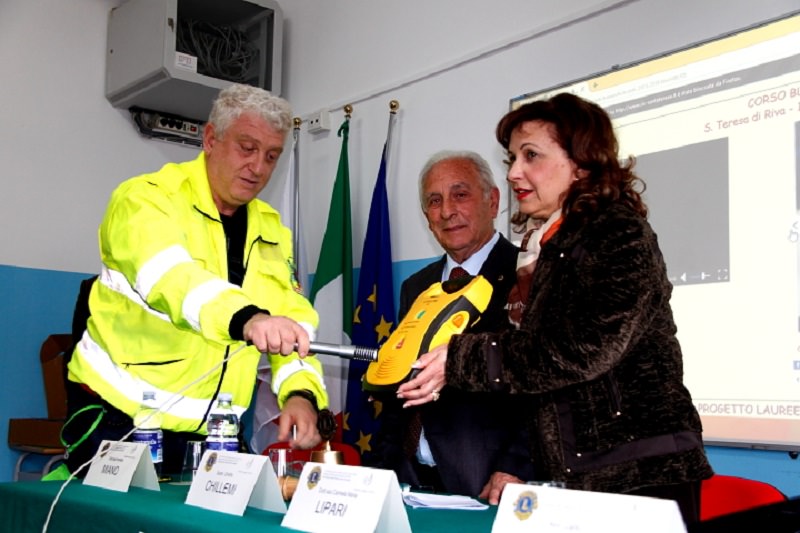 Defibrillatore donato al Caminiti-Trimarchi di S. Teresa Riva