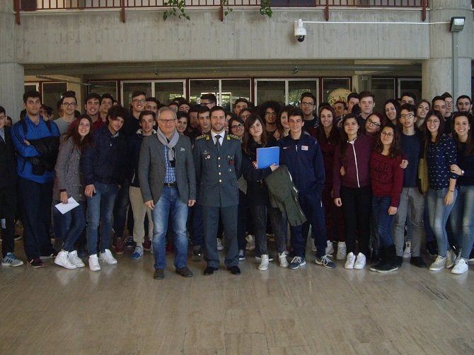 Caltagirone, Fiamme Gialle incontrano studenti dell’Ettore Maiorana