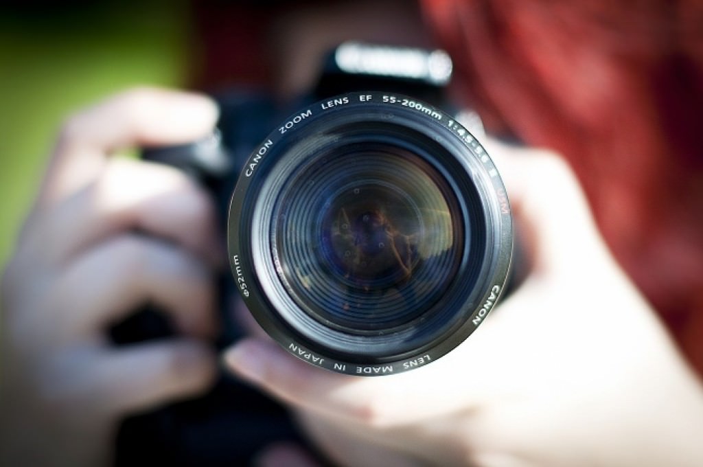 Polemica fotografi, studenti contro università: “Vogliamo regolamento d’ateneo per le sedute di laurea”