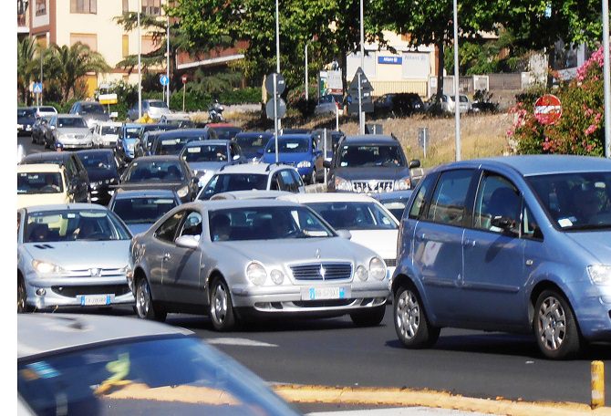 Tamponamento in tangenziale a Catania. Traffico paralizzato dallo svincolo di Gravina in poi Tamponamento in tangenziale a Catania. Traffico paralizzato dallo svincolo di Gravina in poi
