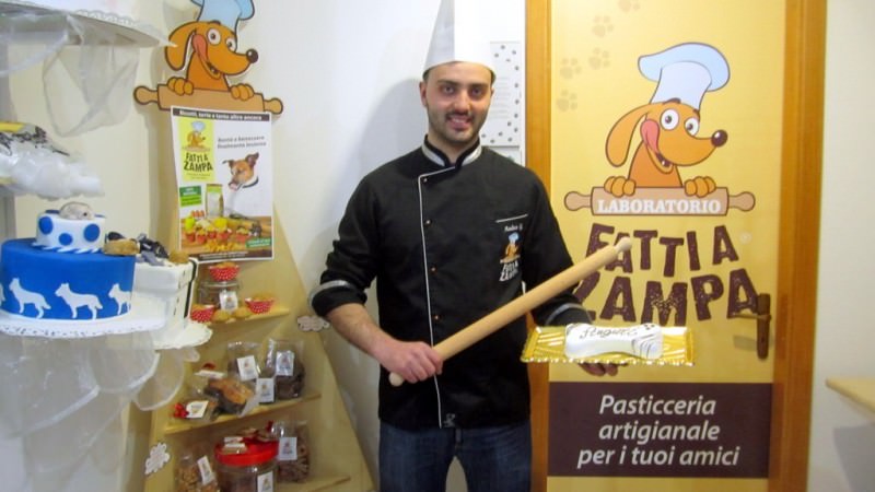 “Fatti a zampa”: la golosa pasticceria per gli amici a quattro zampe “Fatti a zampa”: la golosa pasticceria per gli amici a quattro zampe