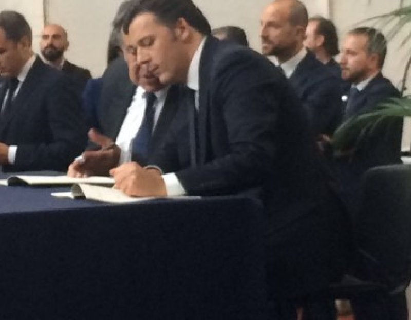 Renzi e il sindaco Orlando hanno firmato il Patto di Palermo