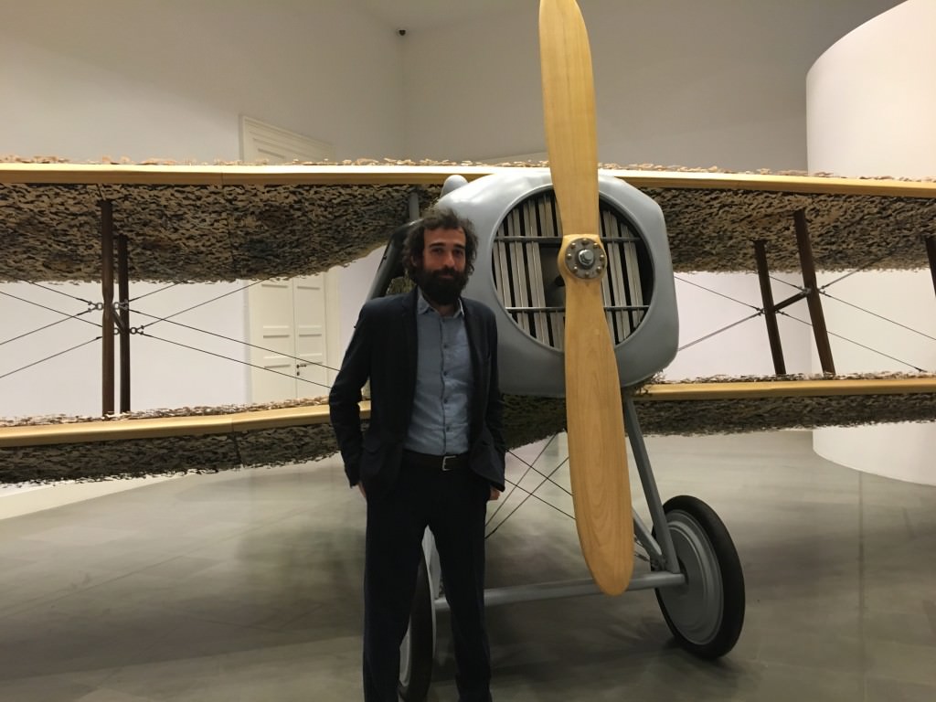 Arte e riflessione sul presente: Ruffo sbarca a Catania con la storia del resto del mondo