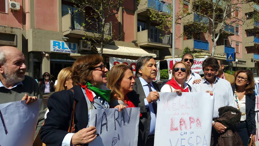 Orlando al sit-in di protesta contro la Rai per l’intervista a Riina Orlando al sit-in di protesta contro la Rai per l’intervista a Riina