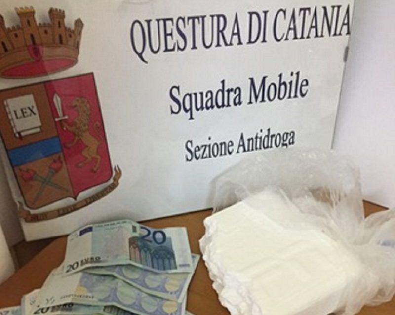 Catania, sorpreso con mezzo chilo di cocaina in auto: arrestato Catania, sorpreso con mezzo chilo di cocaina in auto: arrestato