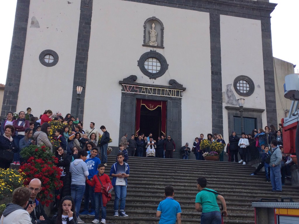 Pedara, omaggio floreale dei Vv.F. al patrono Sant’Antonio Abate