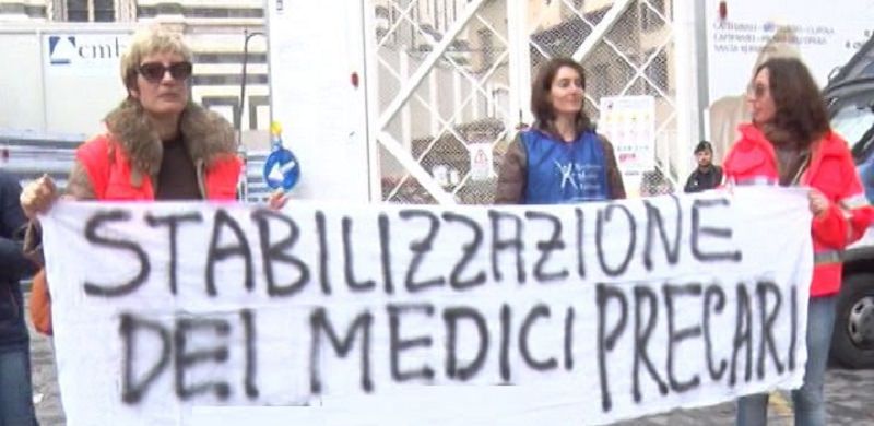 Medici sulla barricata: “Indecoroso balletto sulle assunzioni dei precari”