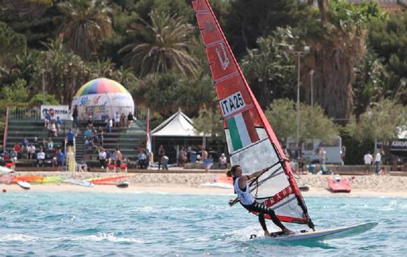 “World Festival on the Beach” a Palermo: una battaglia a suon di windsurfer