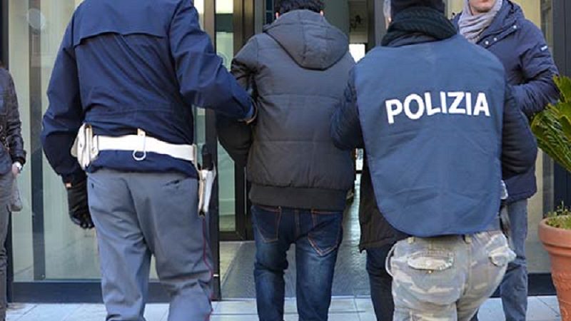 Rapine, risse e sequestro di persona: oltre all’arresto scatta il sequestro per 150 mila euro