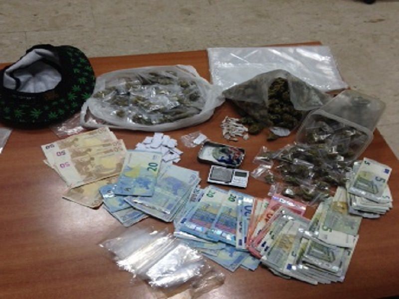 Auto carica di droga: arrestati due studenti universitari a Catania Auto carica di droga: arrestati due studenti universitari a Catania