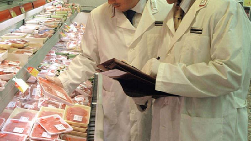 Alimenti in cattivo stato di conservazione, sequestrate 70 tonnellate