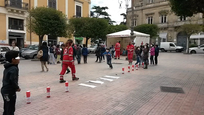 Campagna di informazione a scuola per la giornata mondiale della Croce Rossa