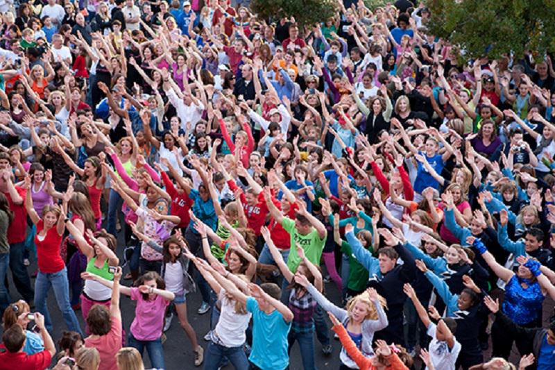 Allievi dell’Accademia di Belle Arti in un Flash Mob per “I migranti e l’emarginazione sociale”