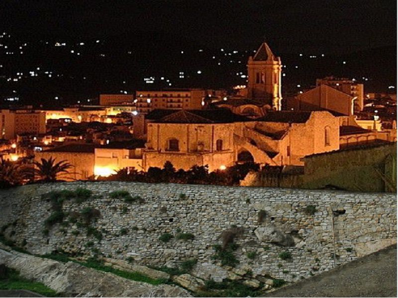 Passeggiata notturna alla scoperta degli affioramenti rocciosi di Termini Imerese