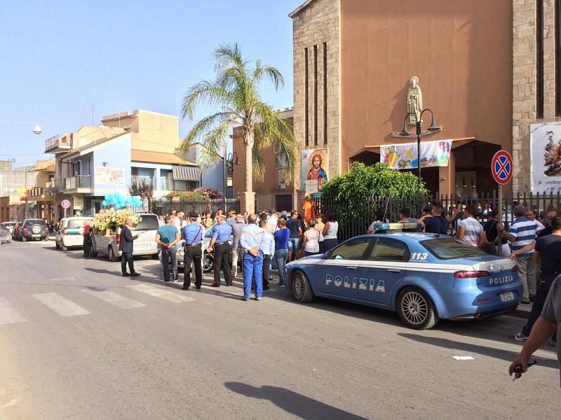 Pachino, tra lacrime e ricordi i funerali di Maria Grazia Difede e del suo bimbo