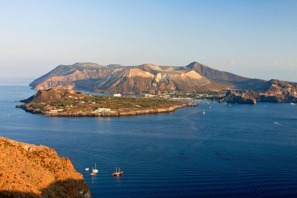 Vulcano, è ancora emergenza legata ai gas: dichiarata inagibile una casa